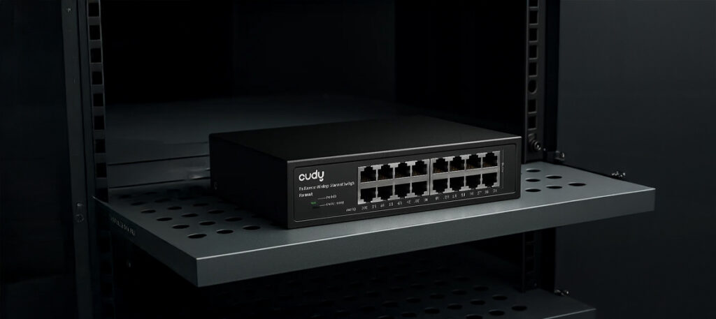 Switch Cudy FS1016 na metalowej półce