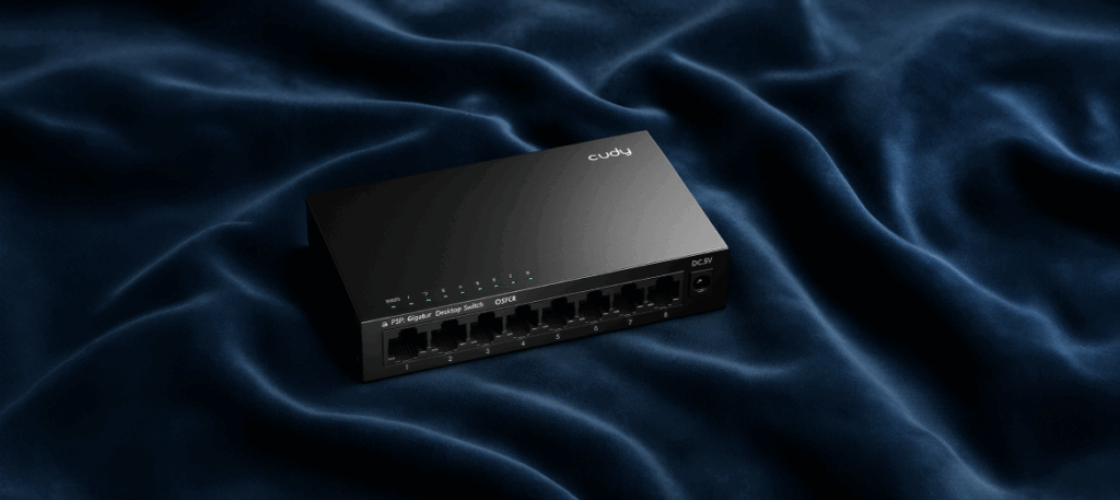 Switch Cudy GS108 na granatowym tle