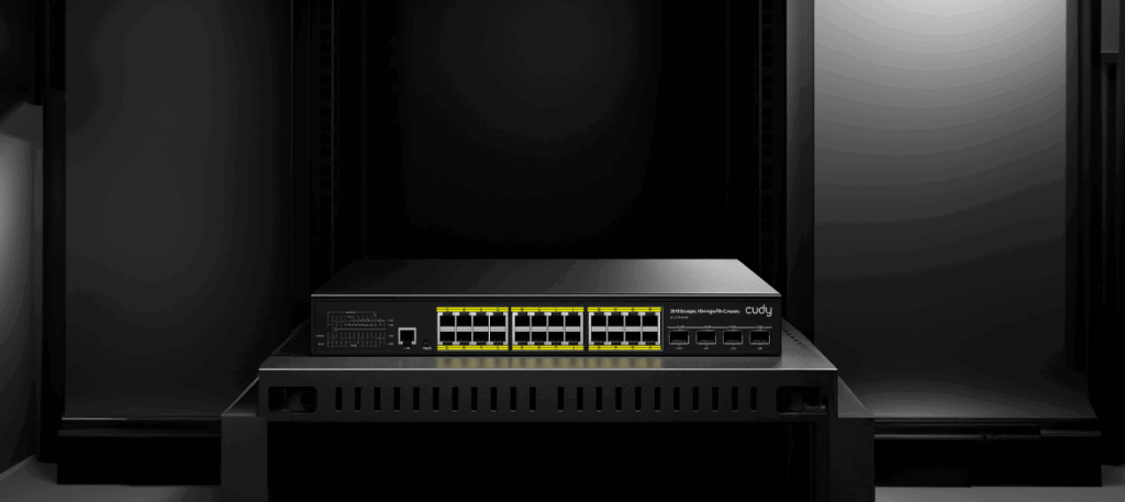 Switch Cudy GS2028PS4-400W na czarnym tle