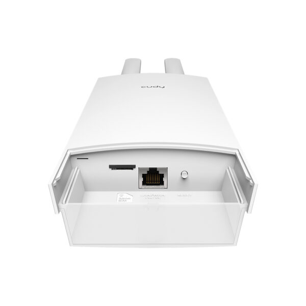 Router Cudy LT400 outdoor na białym tle