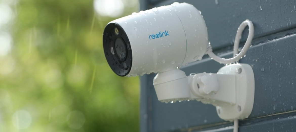Kamera Reolink P330P działająca podczas deszczu
