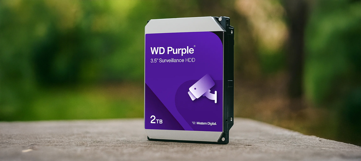 Dysk twardy WD Purple 2TB na kolorowym tle