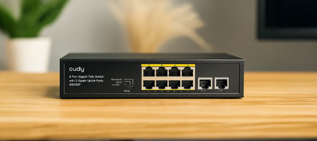 Switch PoE Cudy GS1010P na stole