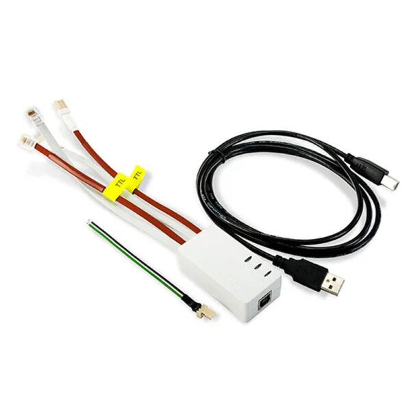 Konwerter Satel USB-RS na białym tle