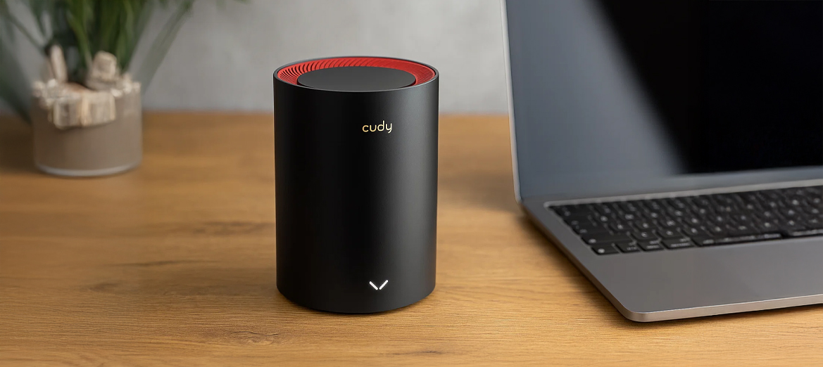 Router Cudy M3000 (2-pack) przy komputerze